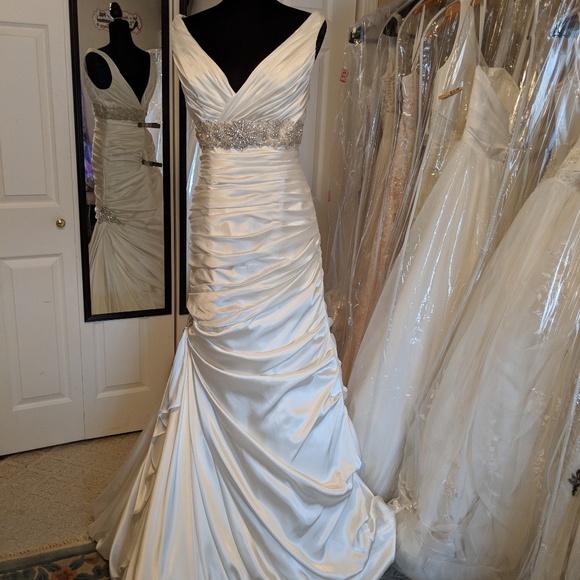 Maggie Sottero Dresses & Skirts - Maggie Sottero size 16 Mermaid style gown